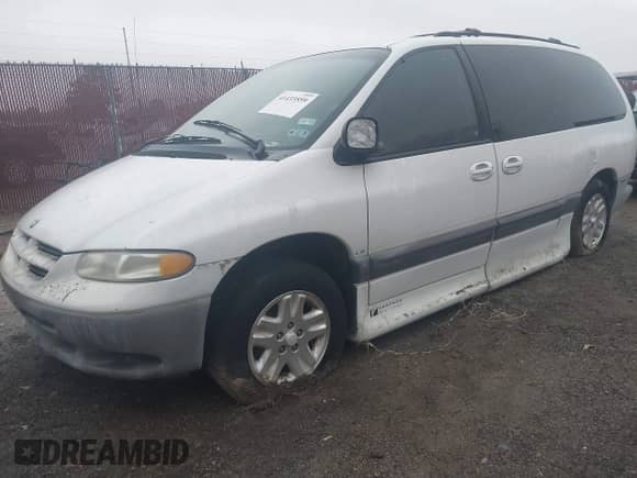 1997 Dodge Grand Caravan with VIN 1B4GP54R5VB335635, listed as a IAAI auction lot 41433559 with Not provided miles and . Bid and sale history available at DreamBid. Image 2.