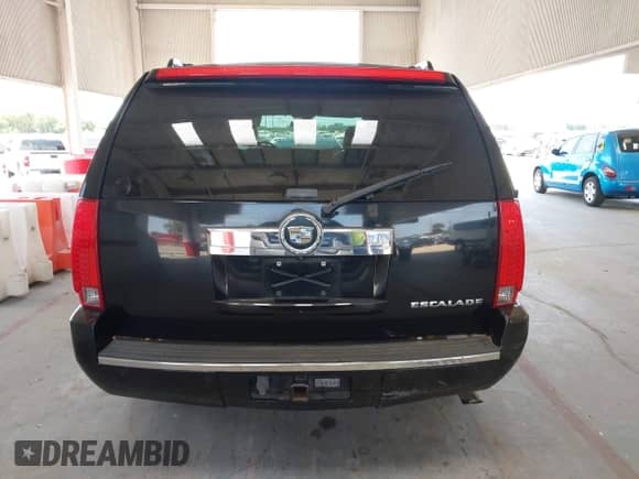 2008 Cadillac Escalade ESV with VIN 1GYFC66888R205407, listed as a IAAI auction lot 42312378 with Not provided miles and . Bid and sale history available at DreamBid. Image 17.
