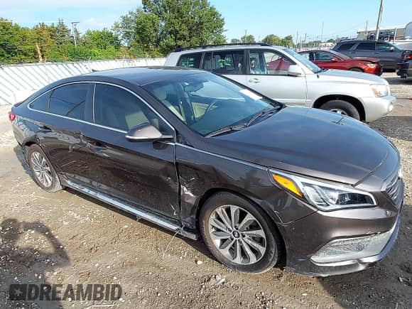 2016 Hyundai Sonata Limited with VIN 5NPE34AFXGH352488, listed as a IAAI auction lot 43270866 with 57,907 mi miles and . Bid and sale history available at DreamBid. Image 1.