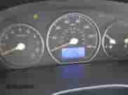 2010 Hyundai Santa Fe GLS z VIN 5NMSGDAB3AH386992, wystawiony jako IAAI lot #43193695 z przebiegiem 171 086 mil mil oraz . Historia ofert i sprzedaży dostępna na DreamBid. Obrazek 7.