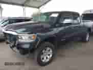 2020 Ram 1500 Laramie z VIN 1C6SRFRT4LN352298, wystawiony jako IAAI lot #42814922 z przebiegiem 59 893 mil mil oraz . Historia ofert i sprzedaży dostępna na DreamBid. Obrazek 2.