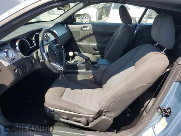 2006 Ford Mustang GT Deluxe с VIN 1ZVFT85H565217485, выставлен на аукционе Copart как лот 70504855 с пробегом 60 972 миль миль и Списание • Salvage title. История ставок и продаж доступна на DreamBid. Изображение 7.