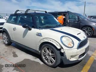 2007 MINI Hardtop S с VIN WMWMF73567TL89619, выставлен на аукционе IAAI как лот 42807828 с пробегом 201 371 миль миль и . История ставок и продаж доступна на DreamBid. Изображение 1.