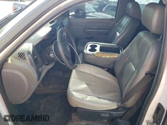 2007 Chevrolet Silverado 1500 1LT with VIN 1GCEK19027Z549701, listed as a Copart auction lot 85838275 with 301,904 mi miles and Salvage title. Bid and sale history available at DreamBid. Image 7.
