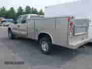 2002 Chevrolet Silverado 2500HD LS z VIN 1GCHC29142E259923, wystawiony jako IAAI lot #42919374 z przebiegiem 236 789 mil mil oraz . Historia ofert i sprzedaży dostępna na DreamBid. Obrazek 3.