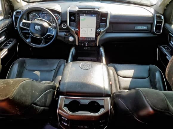 2022 Ram 1500 Laramie z VIN 1C6RREJMXNN185283, wystawiony jako Copart lot #81218215 z przebiegiem 96 717 mil mil oraz Szkoda całkowita • Salvage title. Historia ofert i sprzedaży dostępna na DreamBid. Obrazek 8.