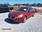 2012 Volvo S60 T5 с VIN YV1622FS2C2046389, выставлен на аукционе IAAI как лот 43458299 с пробегом 128 633 миль миль и . История ставок и продаж доступна на DreamBid. Изображение 2.