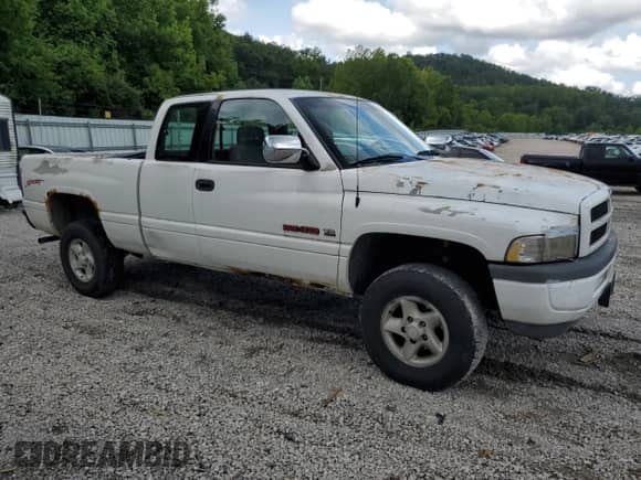 1996 Dodge 1500 с VIN 3B7HF13Y5TG185784, выставлен на аукционе Copart как лот 64748865 с пробегом 172 623 миль миль и Списание • Salvage title. История ставок и продаж доступна на DreamBid. Изображение 4.