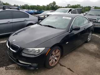 2012 BMW 3 Series 335i с VIN WBADX7C5XCE744190, выставлен на аукционе Copart как лот 63581925 с пробегом 103 834 миль миль и Чистый • Clean title. История ставок и продаж доступна на DreamBid. Изображение 1.