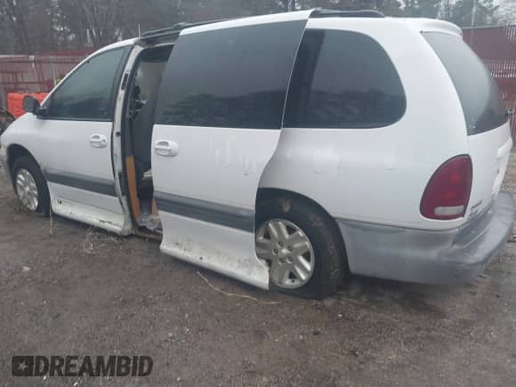 1997 Dodge Grand Caravan with VIN 1B4GP54R5VB335635, listed as a IAAI auction lot 41433559 with Not provided miles and . Bid and sale history available at DreamBid. Image 3.