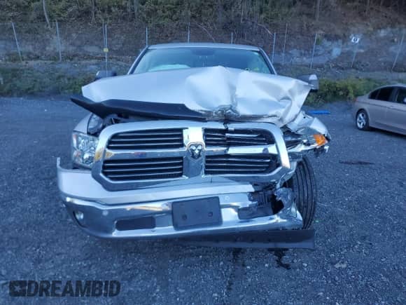 2018 Ram 1500 Big Horn z VIN 1C6RR7LT7JS216081, wystawiony jako Copart lot #85733145 z przebiegiem 104 316 mil mil oraz Szkoda całkowita • Salvage title. Historia ofert i sprzedaży dostępna na DreamBid. Obrazek 5.