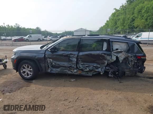 2022 Jeep Grand Cherokee Limited with VIN 1C4RJKBG7N8626731, listed as a IAAI auction lot 42494852 with Not provided miles and . Bid and sale history available at DreamBid. Image 14.