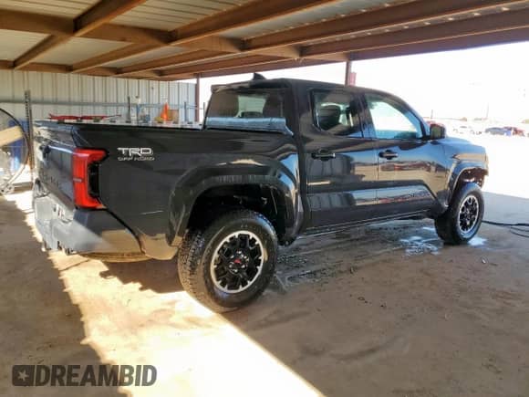 2024 Toyota Tacoma TRD Off Road with VIN 3TMLB5JN3RM035169, listed as a Copart auction lot 86511735 with 27,047 mi miles and Clean title. Bid and sale history available at DreamBid. Image 3.
