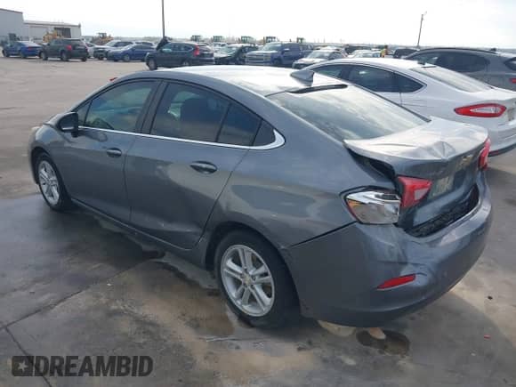 2018 Chevrolet Cruze LT z VIN 1G1BE5SM2J7188657, wystawiony jako IAAI lot #43440260 z przebiegiem 173 856 mil mil oraz . Historia ofert i sprzedaży dostępna na DreamBid. Obrazek 3.