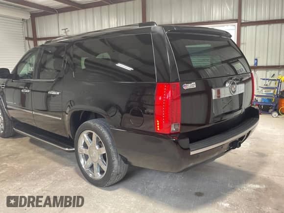 2008 Cadillac Escalade z VIN 1GYFC66878R210095, wystawiony jako Copart lot #80083654 z przebiegiem 128 330 mil mil oraz Czysty tytuł • Clean title. Historia ofert i sprzedaży dostępna na DreamBid. Obrazek 3.