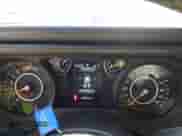 2024 Jeep Wrangler Sport S z VIN 1C4PJXAN0RW136539, wystawiony jako IAAI lot #42007720 z przebiegiem 25 494 mil mil oraz . Historia ofert i sprzedaży dostępna na DreamBid. Obrazek 7.