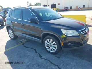 2011 Volkswagen Tiguan S с VIN WVGAV7AX1BW547364, выставлен на аукционе IAAI как лот 43493309 с пробегом 127 652 миль миль и . История ставок и продаж доступна на DreamBid. Изображение 1.