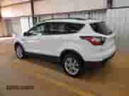 2018 Ford Escape SE z VIN 1FMCU9GD5JUB16914, wystawiony jako Copart lot #85204205 z przebiegiem 152 391 mil mil oraz Czysty tytuł • Clean title. Historia ofert i sprzedaży dostępna na DreamBid. Obrazek 2.