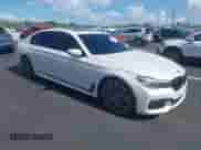 2019 BMW 7 Series 740i z VIN WBA7E2C50KB216678, wystawiony jako IAAI lot #42517585 z przebiegiem 56 572 mil mil oraz . Historia ofert i sprzedaży dostępna na DreamBid. Obrazek 1.