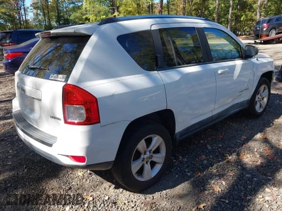 2011 Jeep Compass Limited с VIN 1J4NF5FB3BD158302, выставлен на аукционе IAAI как лот 43497375 с пробегом 153 803 миль миль и . История ставок и продаж доступна на DreamBid. Изображение 4.