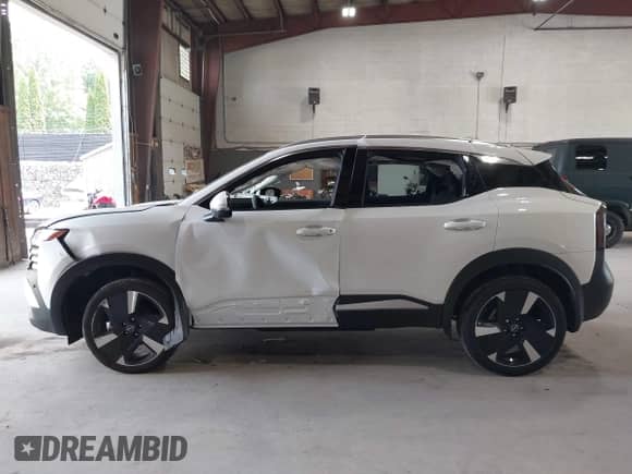 2025 Nissan Kicks SR with VIN 3N8AP6DD6SL309272, listed as a IAAI auction lot 42579727 with 3,438 mi miles and . Bid and sale history available at DreamBid. Image 14.