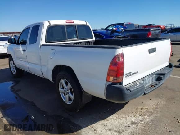 2015 Toyota Tacoma with VIN 5TFTX4CN9FX064299, listed as a IAAI auction lot 43530621 with 104,520 mi miles and . Bid and sale history available at DreamBid. Image 3.