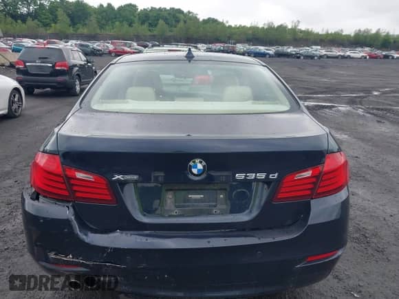 2015 BMW 5 Series 535d xDrive with VIN WBAFV3C5XFD686633, listed as a IAAI auction lot 42525595 with 125,794 mi miles and . Bid and sale history available at DreamBid. Image 16.