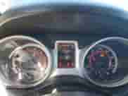 2013 Dodge Journey SE z VIN 3C4PDCAB5DT705034, wystawiony jako Copart lot #46899485 z przebiegiem 235 411 mil mil oraz Czysty tytuł • Clean title. Historia ofert i sprzedaży dostępna na DreamBid. Obrazek 9.