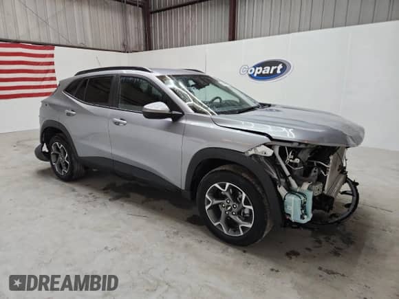 2025 Chevrolet Trax LT with VIN KL77LHEP0SC142969, listed as a Copart auction lot 87025325 with 18,757 mi miles and Clean title. Bid and sale history available at DreamBid. Image 4.