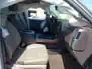 2017 Chevrolet Silverado 2500HD LTZ z VIN 1GC1KWEY9HF147801, wystawiony jako IAAI lot #42299119 z przebiegiem 95 162 mil mil oraz . Historia ofert i sprzedaży dostępna na DreamBid. Obrazek 5.