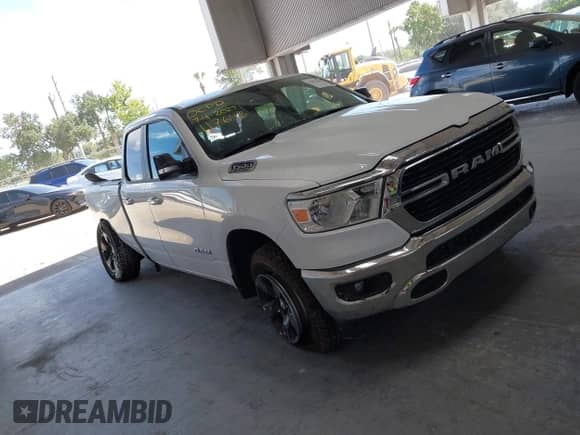 2020 Ram 1500 Big Horn z VIN 1C6RREBTXLN294751, wystawiony jako IAAI lot #42903519 z przebiegiem 194 530 mil mil oraz . Historia ofert i sprzedaży dostępna na DreamBid. Obrazek 13.