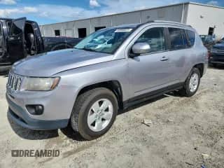 2016 Jeep Compass Latitude z VIN 1C4NJCEB1GD664499, wystawiony jako Copart lot #63866825 z przebiegiem 132 554 mil mil oraz Szkoda całkowita • Salvage title. Historia ofert i sprzedaży dostępna na DreamBid. Obrazek 1.