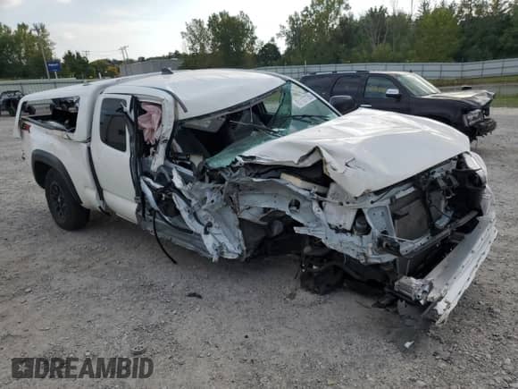 2022 Toyota Tacoma SR z VIN 3TYRZ5CN1NT014189, wystawiony jako Copart lot #81127735 z przebiegiem Nie podano mil oraz Szkoda całkowita • Salvage title. Historia ofert i sprzedaży dostępna na DreamBid. Obrazek 4.
