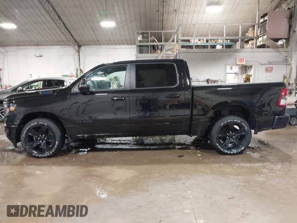 2024 Ram 1500 Big Horn с VIN 1C6RRFFGXRN178509, выставлен на аукционе IAAI как лот 41437165 с пробегом 7 606 миль миль и . История ставок и продаж доступна на DreamBid. Изображение 14.
