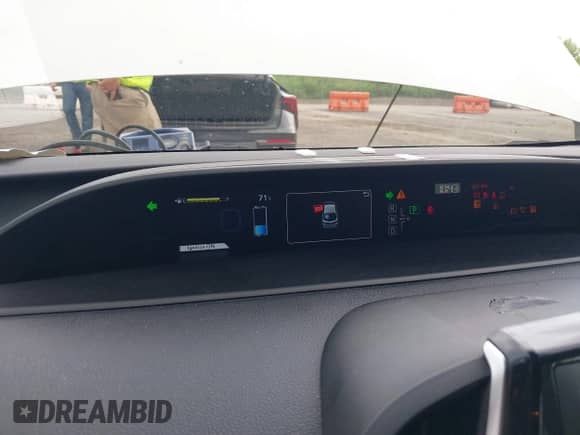 2018 Toyota Prius Plus z VIN JTDKARFP9J3098945, wystawiony jako IAAI lot #42471552 z przebiegiem 164 405 mil mil oraz . Historia ofert i sprzedaży dostępna na DreamBid. Obrazek 7.