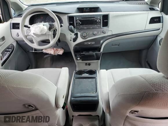 2011 Toyota Sienna LE z VIN 5TDKK3DC9BS047018, wystawiony jako Copart lot #82652505 z przebiegiem 151 351 mil mil oraz Czysty tytuł • Clean title. Historia ofert i sprzedaży dostępna na DreamBid. Obrazek 8.