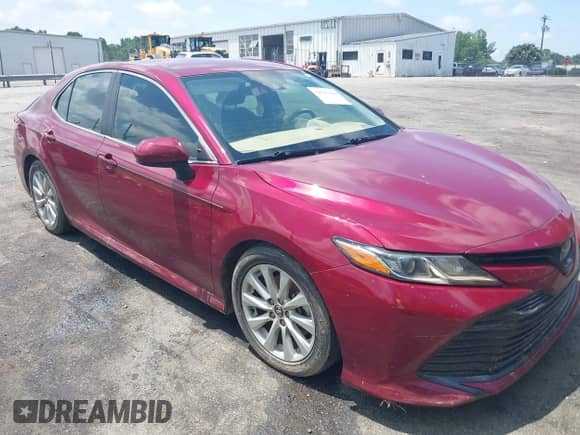 2020 Toyota Camry LE z VIN 4T1C11AKXLU910439, wystawiony jako IAAI lot #42723450 z przebiegiem Nie podano mil oraz . Historia ofert i sprzedaży dostępna na DreamBid. Obrazek 1.