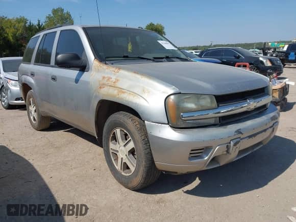 2005 Chevrolet TrailBlazer LT с VIN 1GNDS13SX52126335, выставлен на аукционе IAAI как лот 43368997 с пробегом 293 439 миль миль и . История ставок и продаж доступна на DreamBid. Изображение 1.