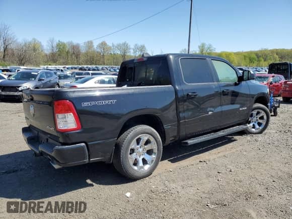 2021 Ram 1500 Big Horn z VIN 1C6SRFFT6MN808596, wystawiony jako Copart lot #54926475 z przebiegiem 29 762 mil mil oraz Szkoda całkowita • Salvage title. Historia ofert i sprzedaży dostępna na DreamBid. Obrazek 3.