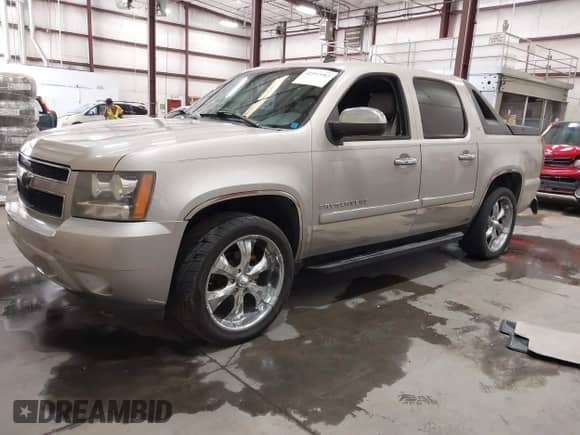2007 Chevrolet Avalanche LTZ with VIN 3GNEC12037G144865, listed as a IAAI auction lot 42592982 with 160,962 mi miles and . Bid and sale history available at DreamBid. Image 17.