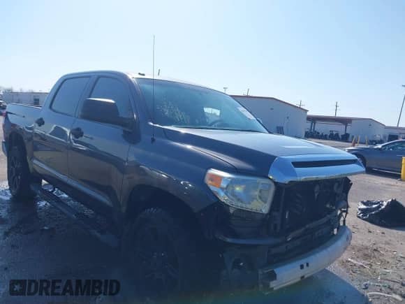 2017 Toyota Tundra SR5 z VIN 5TFEW5F18HX227330, wystawiony jako IAAI lot #41972095 z przebiegiem 92 287 mil mil oraz . Historia ofert i sprzedaży dostępna na DreamBid. Obrazek 1.