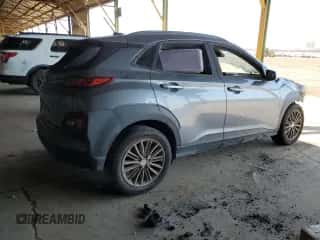 2018 Hyundai Kona SEL z VIN KM8K62AA2JU076044, wystawiony jako Copart lot #81811105 z przebiegiem Nie podano mil oraz Nie do naprawy • Non repairable. Historia ofert i sprzedaży dostępna na DreamBid. Obrazek 3.