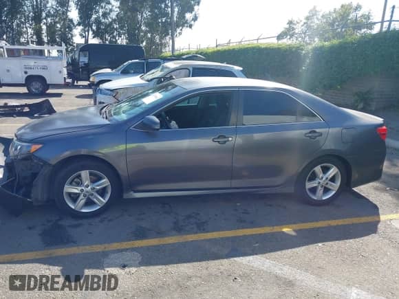 2014 Toyota Camry SE with VIN 4T1BF1FK0EU305189, listed as a IAAI auction lot 43398662 with 207,493 mi miles and . Bid and sale history available at DreamBid. Image 14.