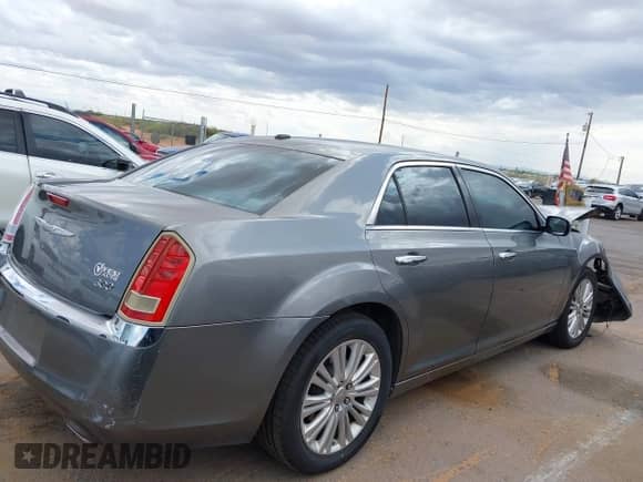 2012 Chrysler 300 Limited с VIN 2C3CCAHG8CH169702, выставлен на аукционе IAAI как лот 42635020 с пробегом 201 865 миль миль и . История ставок и продаж доступна на DreamBid. Изображение 13.