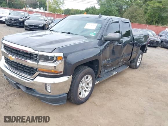 2016 Chevrolet Silverado 1500 LT z VIN 1GCVKREC5GZ267678, wystawiony jako IAAI lot #43234485 z przebiegiem Nie podano mil oraz . Historia ofert i sprzedaży dostępna na DreamBid. Obrazek 17.