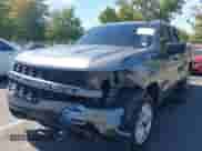 2020 Chevrolet Silverado 1500 Custom z VIN 1GCRYBEH0LZ314077, wystawiony jako IAAI lot #43184773 z przebiegiem 102 713 mil mil oraz . Historia ofert i sprzedaży dostępna na DreamBid. Obrazek 6.