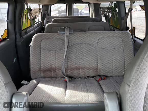 2006 Chevrolet Express Passenger с VIN 1GAHG39U261200900, выставлен на аукционе Copart как лот 81040404 с пробегом 68 221 миль миль и Списание • Salvage title. История ставок и продаж доступна на DreamBid. Изображение 10.