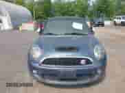 2010 MINI Hardtop S z VIN WMWMF7C54ATZ74321, wystawiony jako IAAI lot #42409281 z przebiegiem 193 547 mil mil oraz . Historia ofert i sprzedaży dostępna na DreamBid. Obrazek 6.