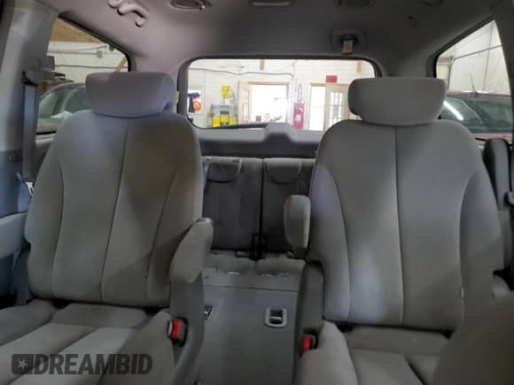 2007 Hyundai Entourage GLS с VIN KNDMC233876042661, выставлен на аукционе Copart как лот 54363495 с пробегом 218 757 миль миль и На запчасти • Non repairable. История ставок и продаж доступна на DreamBid. Изображение 10.