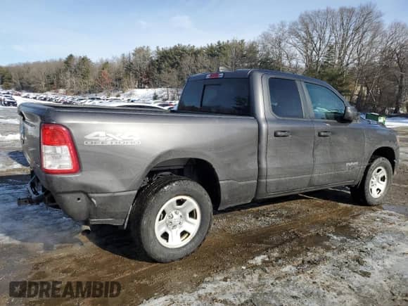 2019 Ram 1500 Tradesman z VIN 1C6SRFCT9KN601847, wystawiony jako Copart lot #43017365 z przebiegiem 107 667 mil mil oraz Szkoda całkowita • Salvage title. Historia ofert i sprzedaży dostępna na DreamBid. Obrazek 3.